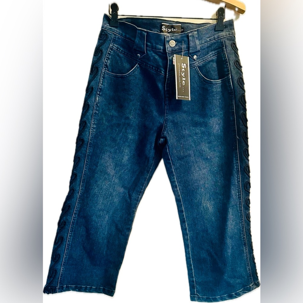 ♥️NWT Stylish cropped Blue Jeans for Women